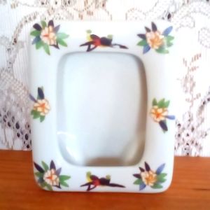 3/$15...🐒Lovely little ceramic picture frame